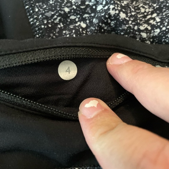 Lululemon Run Times Short Mini Splatter White Black size 4 - Picture 4 of 8